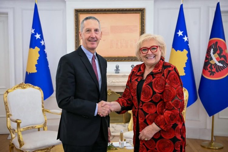 Shiroka-Pula pret në takim profesorin amerikan Edward Joseph, diskutojnë zhvillimet në Kosovë dhe rajon