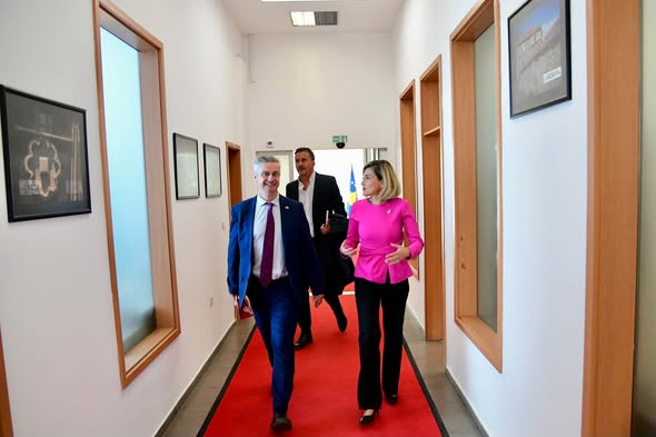 Kusari-Lila takohet me ambasadorin britanik, diskutojnë për bashkëpunimin ekonomik