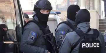 Zhvillimi i protestës, Policia del me njoftim të ri