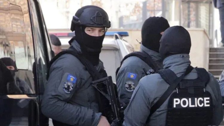Zhvillimi i protestës, Policia del me njoftim të ri