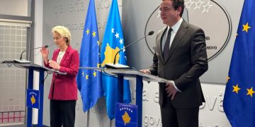 Kurti i kërkon von der Leyen që Kosovës t’i jepet statusi “kandidat” për anëtarësim në BE