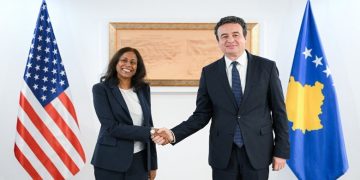 Kurti pas takimit me ambasadorët: Theksuam nevojën për stabilitet institucional