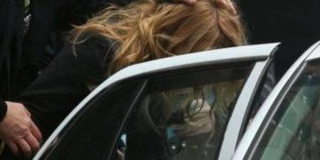 Një grua arrestohet pasi e sulmon fizikisht burrin e saj në Prishtinë