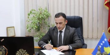 Kryetari i Obiliqit thotë se u kërcënua me jetë nga zyrtari që ia ndërroi pozitën nga “shef i inspektoratit, në shef të emergjencave”