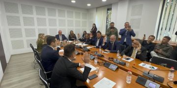 Komisioni për Legjislacion voton në parim ligjin për ndryshimin e Dhomave të Specializuara