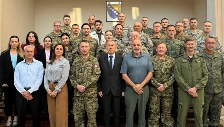 Oficerë të FSK-së trajnohen nga Ushtria Kanadeze në Bosnje