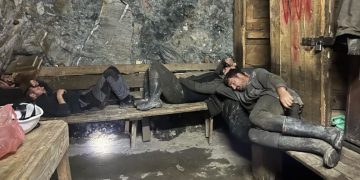 “Trepça” jep detaje për ngujimin e 63 minatorëve: 54 dolën nga shkallët emergjente, 9 pritën rikthimin e energjisë