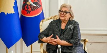 Çfarë qëndrimi mbante Shiroka-Pula ndaj vendimit të Speciales para se të zgjidhej presidente e Kosovës