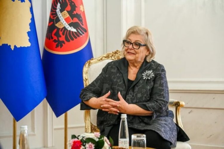 Çfarë qëndrimi mbante Shiroka-Pula ndaj vendimit të Speciales para se të zgjidhej presidente e Kosovës