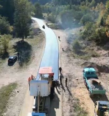 Hyn në fazën përfundimtare asfaltimi i rrugës Grejkoc – Rrafshi i Livadheve, investim prej 3 milionë eurosh