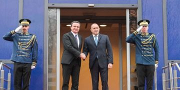 Kurti pranoi letër urimi nga kryeministri i Bullgarisë, Radev