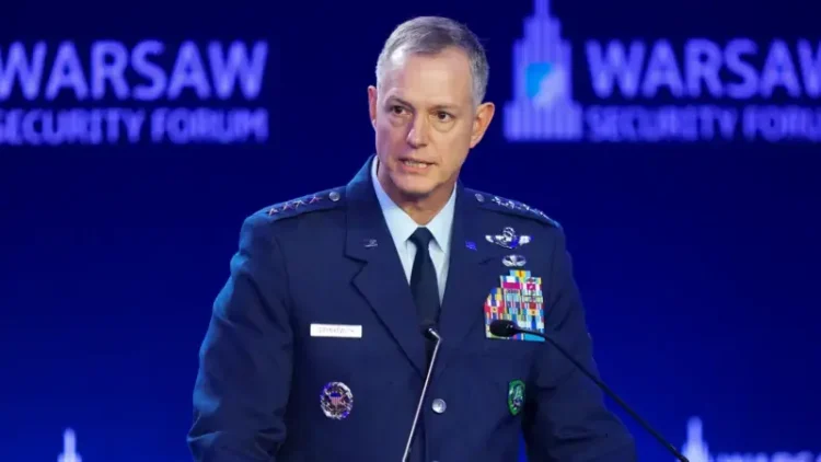 “Nëse dikush guxon të na sulmojë, do të luftojmë”, paralajmëron komandanti i NATO-s