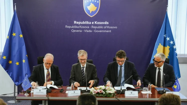 Kosova arrin marrëveshje mbi 40 milionë euro me Bankën Evropiane për investime në shëndetësi