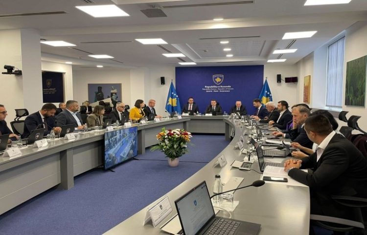 Qeveria themelon grupin punues për mbështetjen e ish-krerëve të UÇK-së në Apel