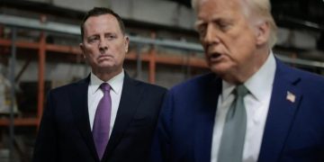 Shtëpia e Bardhë heton Richard Grenell, dyshohet se nuk depozitoi 5.6 milionë në Qendrën Kennedy