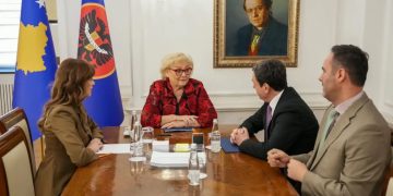 Presidentja Shiroka Pula takohet me Kurtin, Haxhiun e Konjufcën, diskutohet edhe strategjia për ish-krerët e UÇK-së