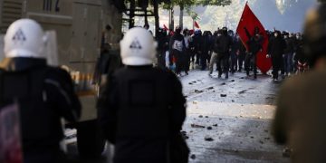 Nis dita e gjashtë e protestës në Tiranë, protestuesit mblidhen para Ministrisë së Arsimit