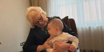Presidentja Shiroka Pula viziton familjen e Jakup Krasniqit