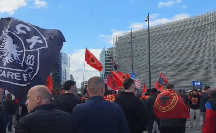 Nis protesta në Bruksel, kërkohet drejtësi për çlirimtarët