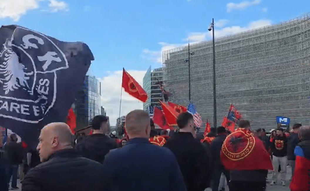 Nis protesta në Bruksel  kërkohet drejtësi për çlirimtarët