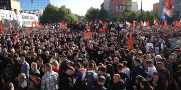 Mbi 100 mijë njerëz morën pjesë në protestën e 1 Tetorit