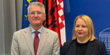 Gjekmarkaj në Zagreb: Mirënjohje Kroacisë për Kosovën, apel për demokraci dhe drejtësi të pavarur