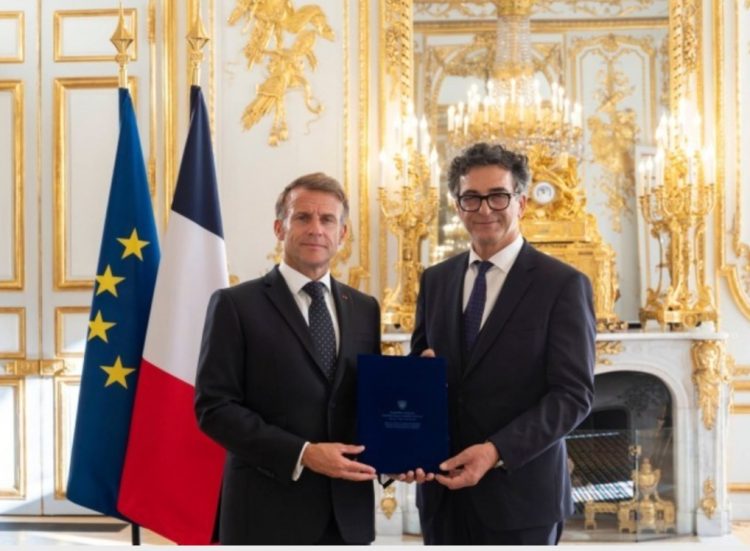 Ambasadori i Kosovës në Francë i dorëzon kredencialet presidentit Macron