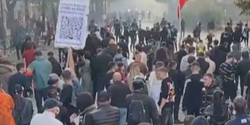 Kur studentët përballen me policinë, profesorët dhe prindërit heshtin, ku mbeti ndërgjegjja shqiptare?!