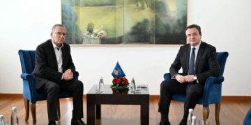 Më shume se dy orë takim mes Kurtit e Hamzës, PDK e do miratimin e ligjit për Specialen pastaj bisedat për Presidentin