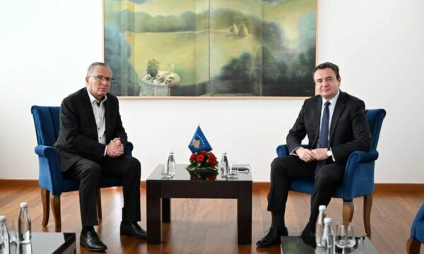Më shume se dy orë takim mes Kurtit e Hamzës, PDK e do miratimin e ligjit për Specialen pastaj bisedat për Presidentin